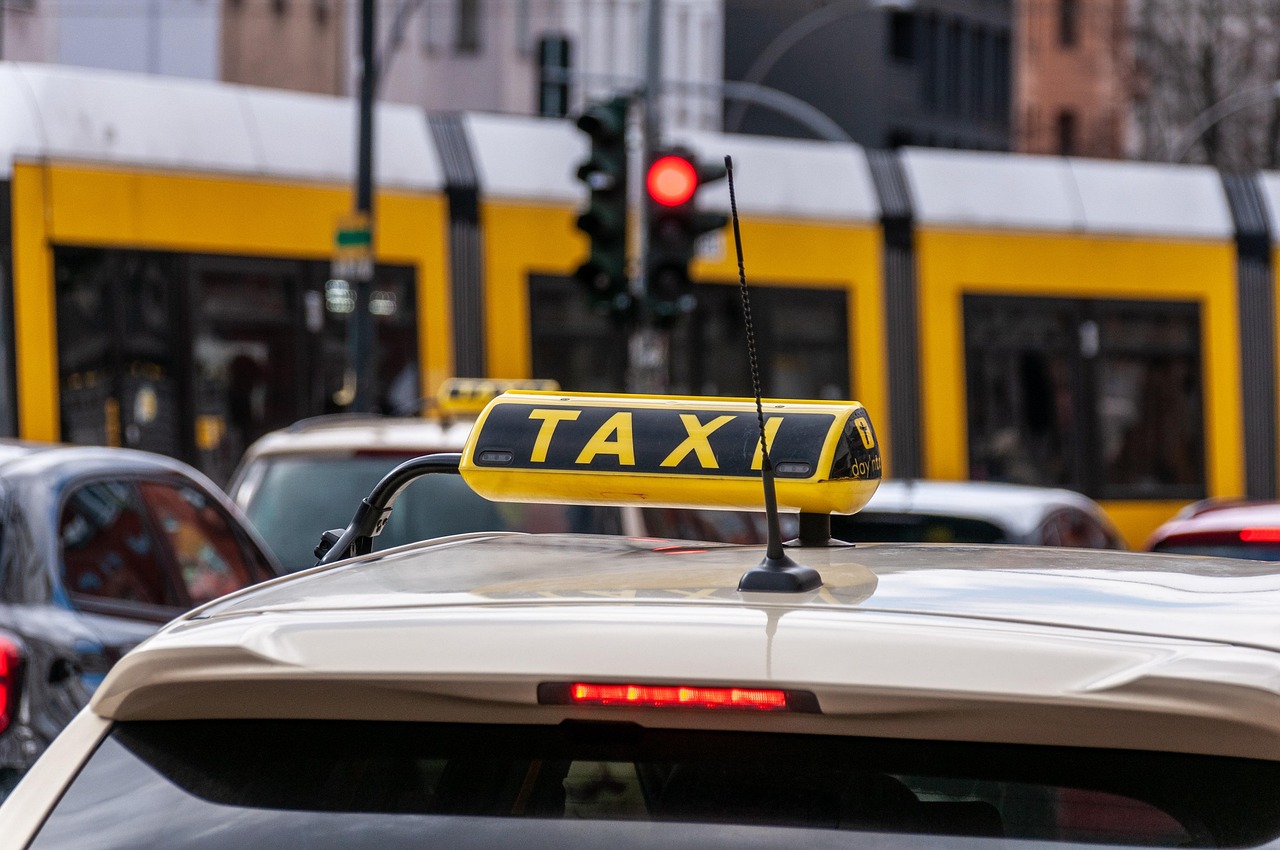 informieren sie sich über den aktuellen streik im öffentlichen nahverkehr, seine auswirkungen und alternative reisemöglichkeiten.